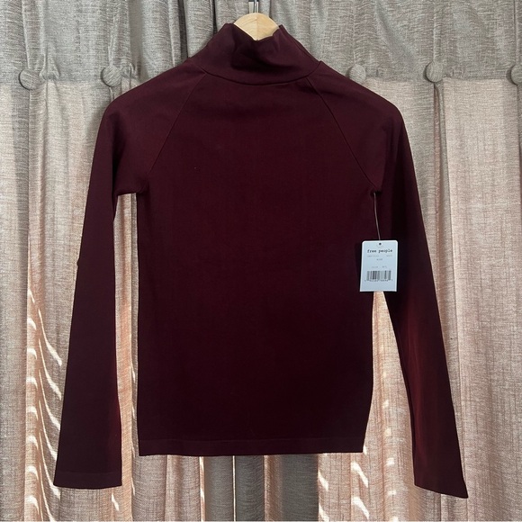 NWT Free People Wine Long Sleeve Open Back Mock Neck Top Size Medium/Large - Picture 4 of 12